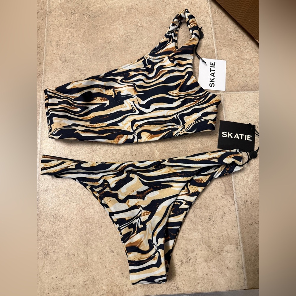 NWT- SKATIE One-Shoulder Bikini Set in Abstract Print